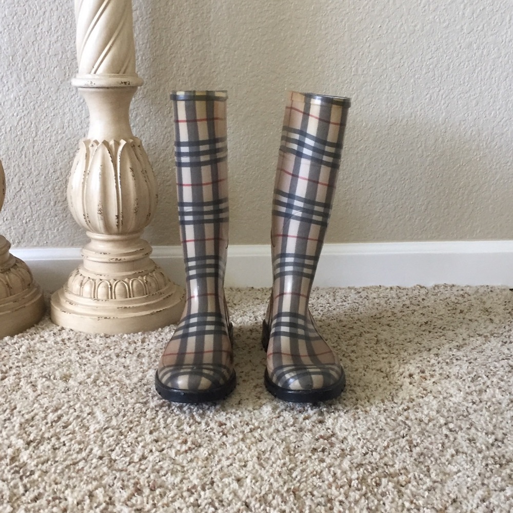 BURBERRY RAIN BOOTS